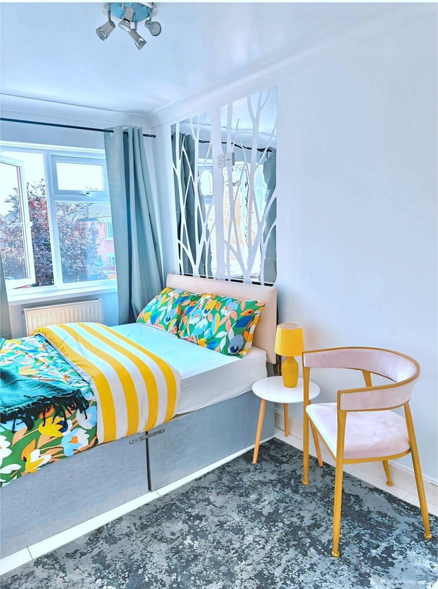 Charming 3-Bedroom House With Garden In Portsmouth, Close Parking, Train Station & Gunwharf Ngoại thất bức ảnh